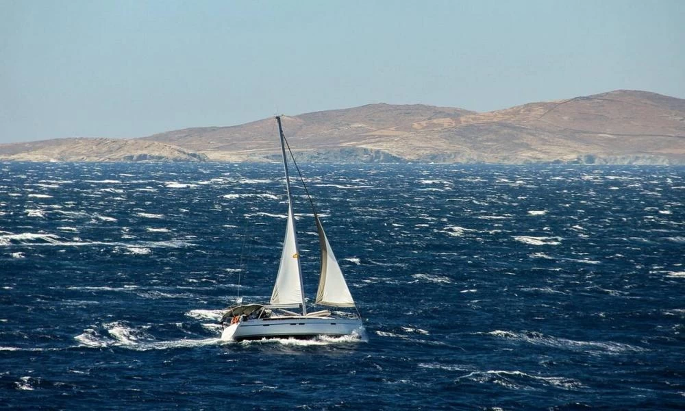 Προβλήματα σε δρομολόγια πλοίων λόγω των θυελλωδών ανέμων